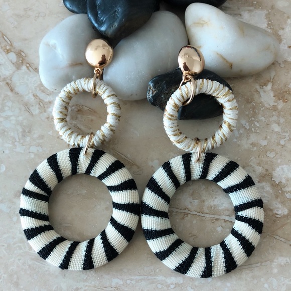 MischkaPu Jewelry - ”BIANCA” DROP EARRINGS-BLACK AND WHITE